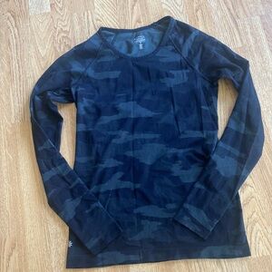 Athleta black camouflage long sleeve small